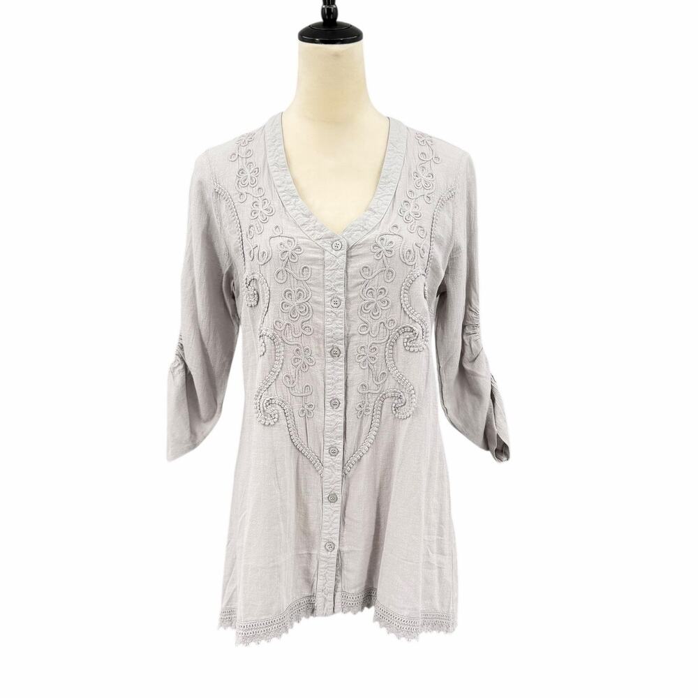 Gretty Zueger Gray Embroidered Crochet Ruched Quarter Sleeve V-Neck Tunic Top